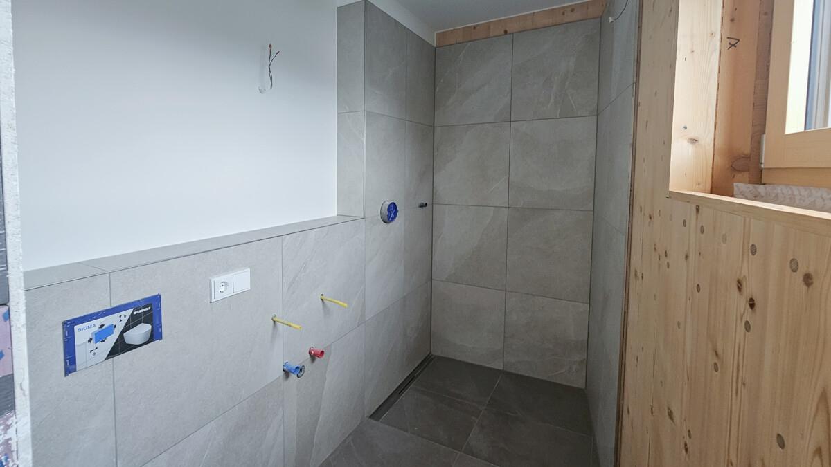 Kinderbad mit Dusche