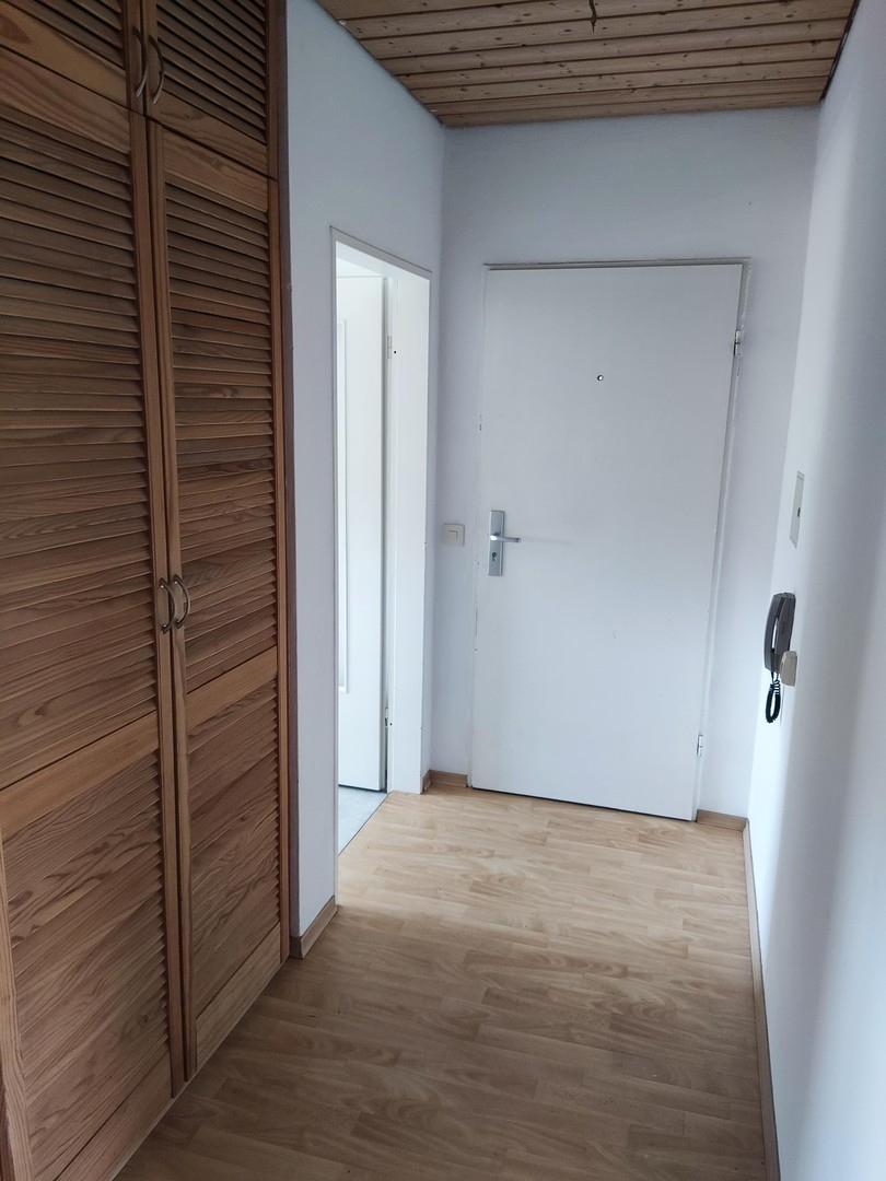 Flur mit Wohnungstür