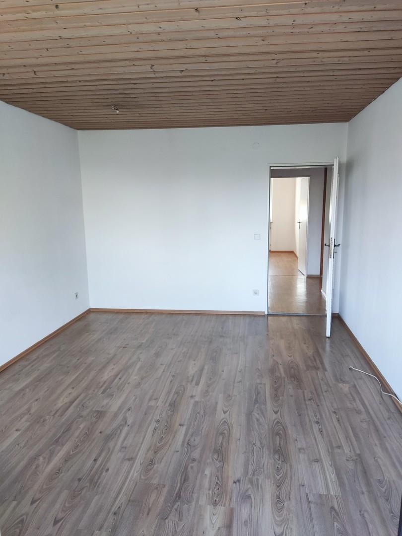 Wohnzimmer mit Blick zum Flur