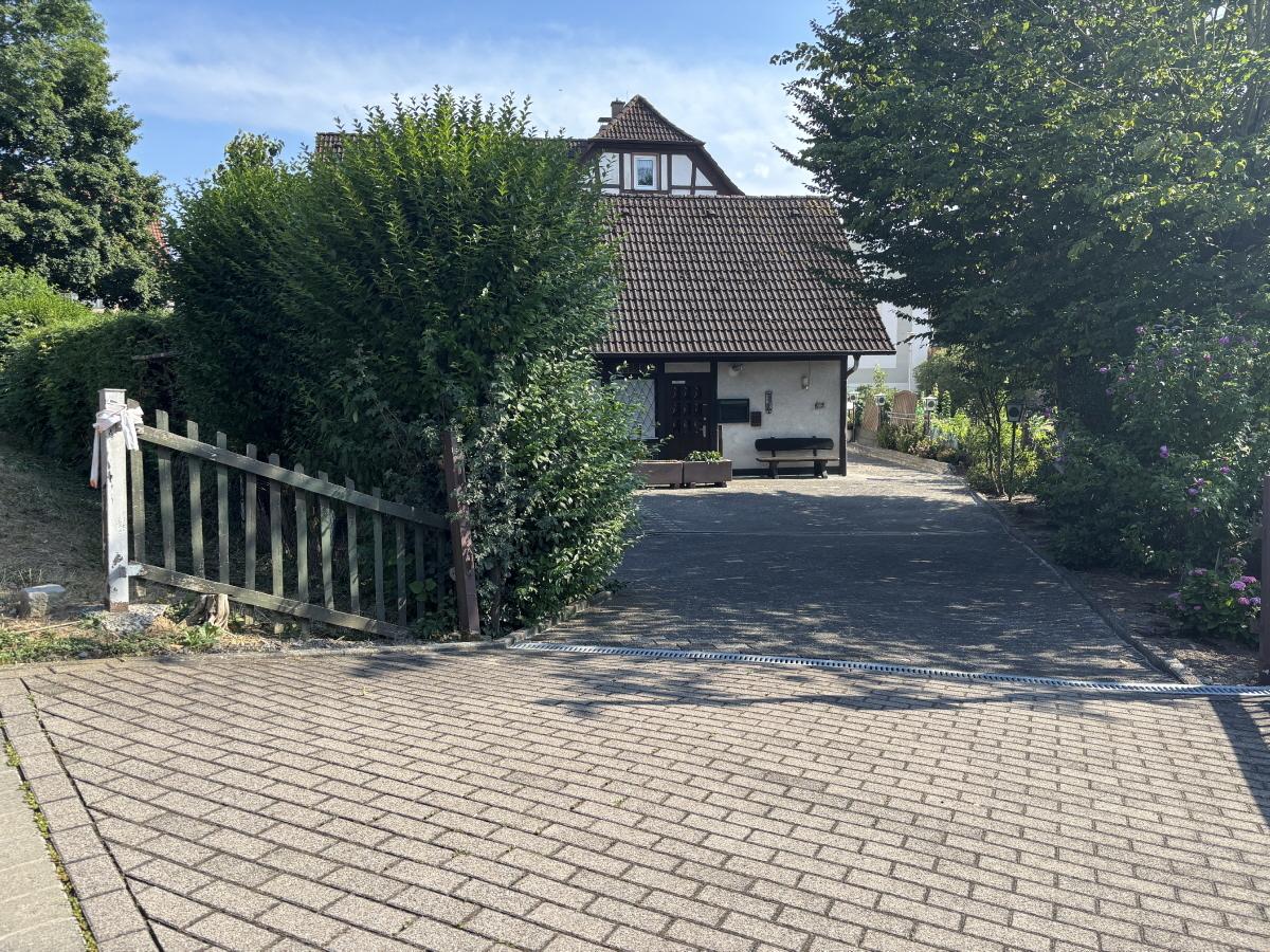 Zufahrt zum Anwesen