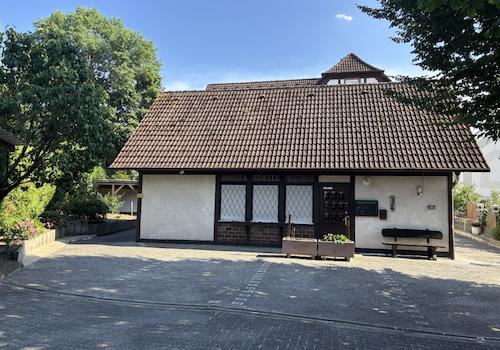 Gaststätte,Parkplätze und Garage