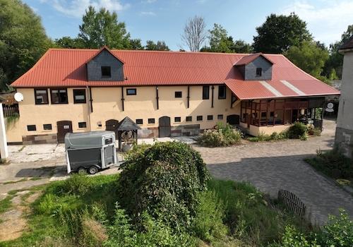 Wohn-, Wirtschafts- und Restaurantgebäude