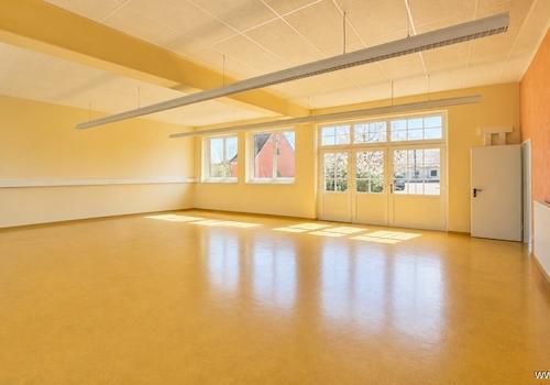 Halle im EG