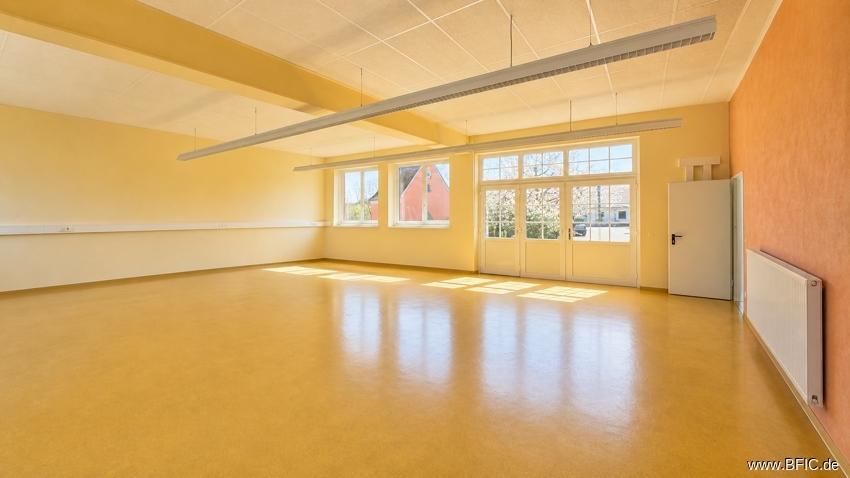 Halle im EG