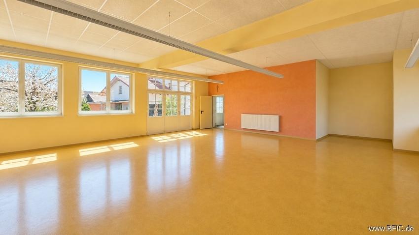 Halle im EG