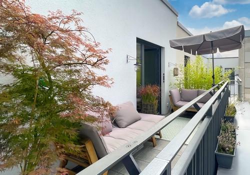 Terrace courtyard side