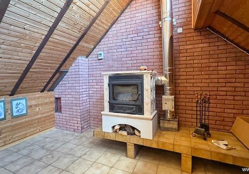 DG Studio, Kamin