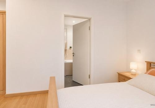 grosses Schlafzimmer c