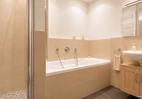 en-suite-Badezimmer a