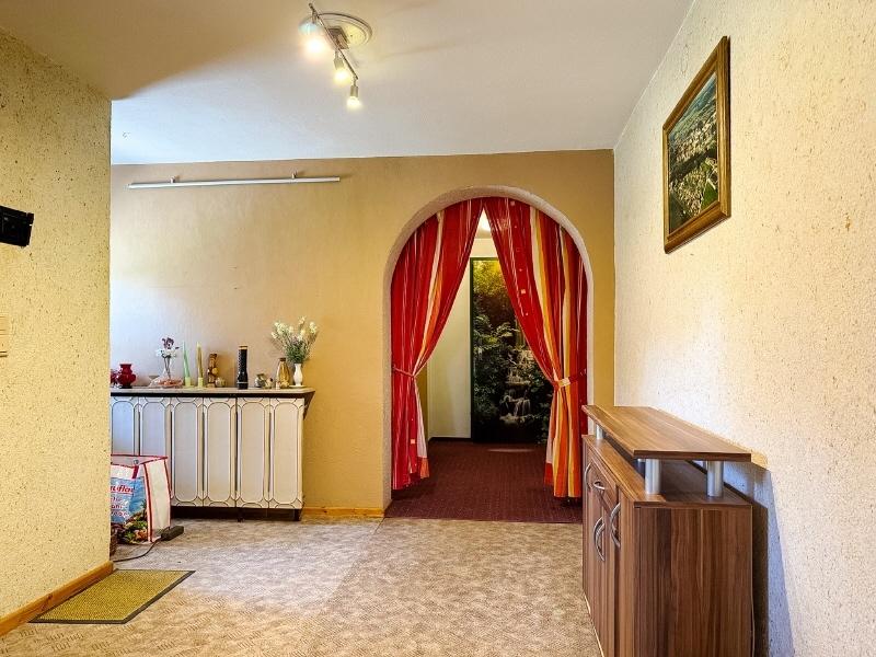 Zu WC, Bad und Garage