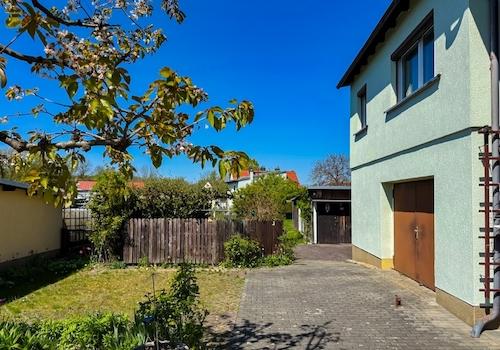 Zu Garage und Garten