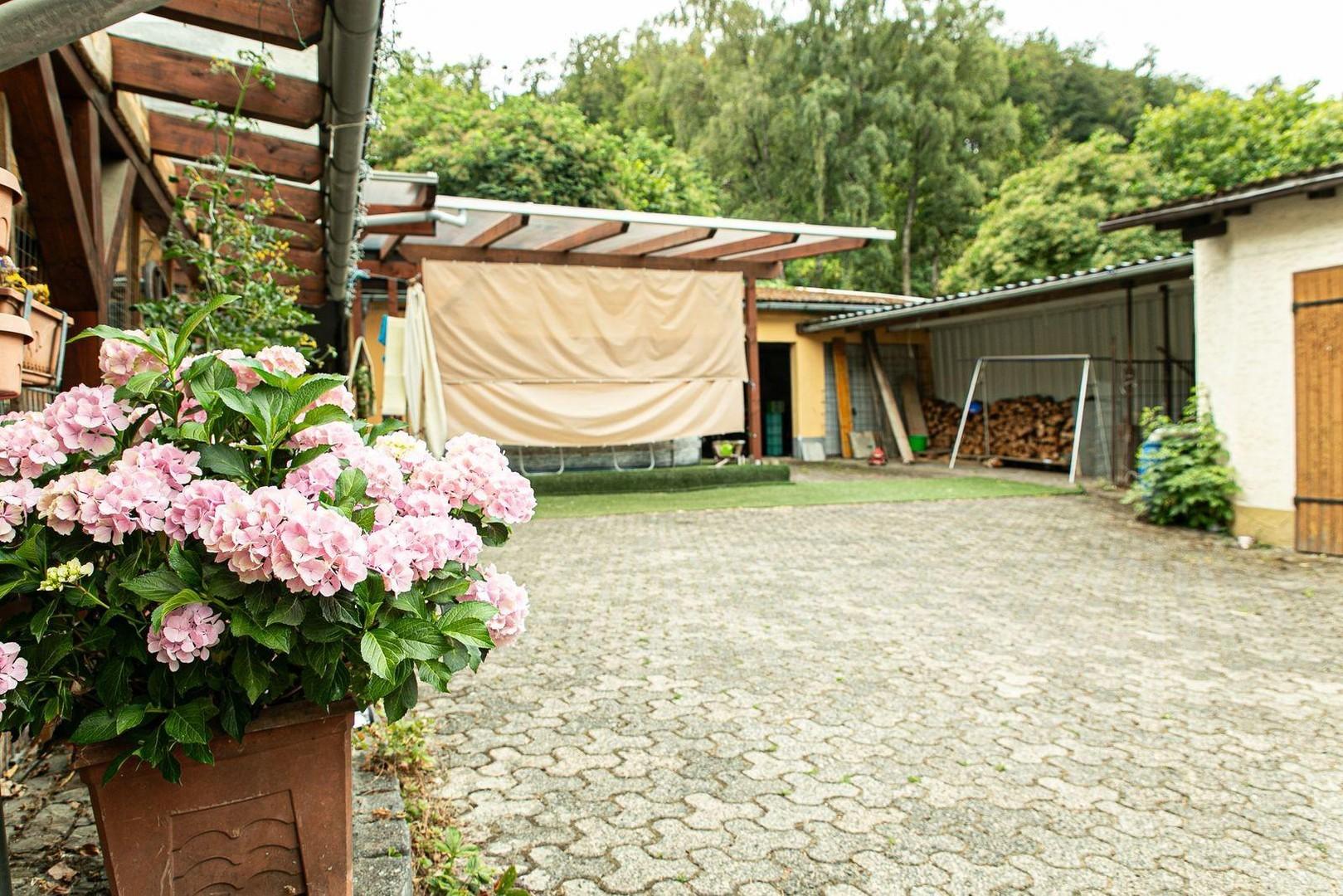 Innenhof weitere Garagen