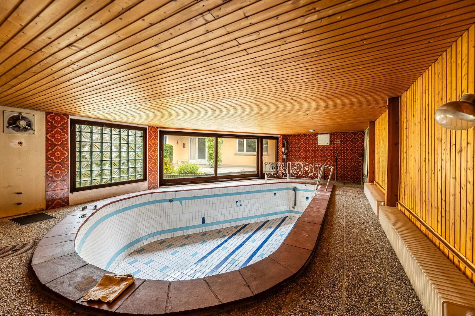 Indoor-Pool