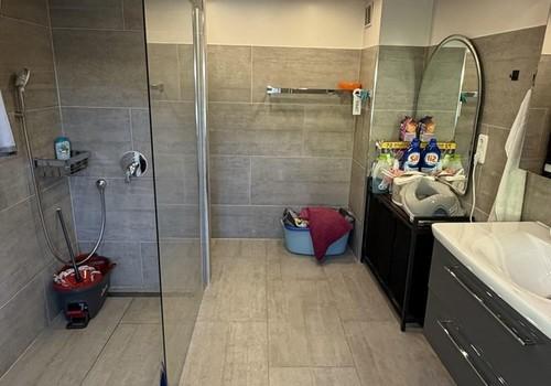 11 - Badezimmer EG Dusche