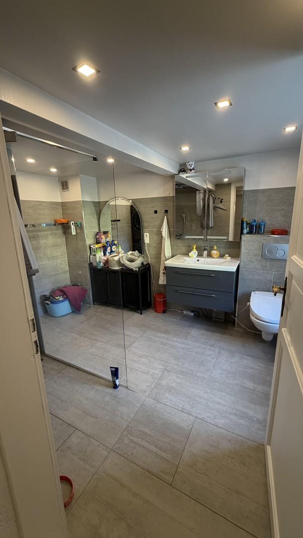 12 - Badezimmer EG Waschtisch
