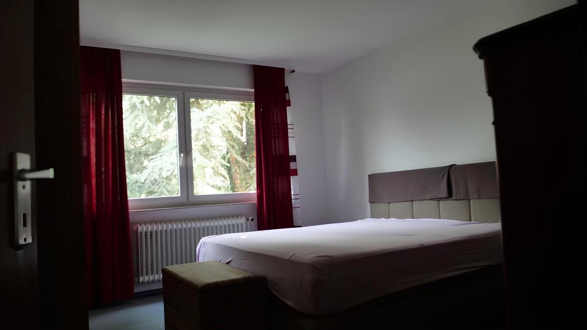 Schlafzimmer 1