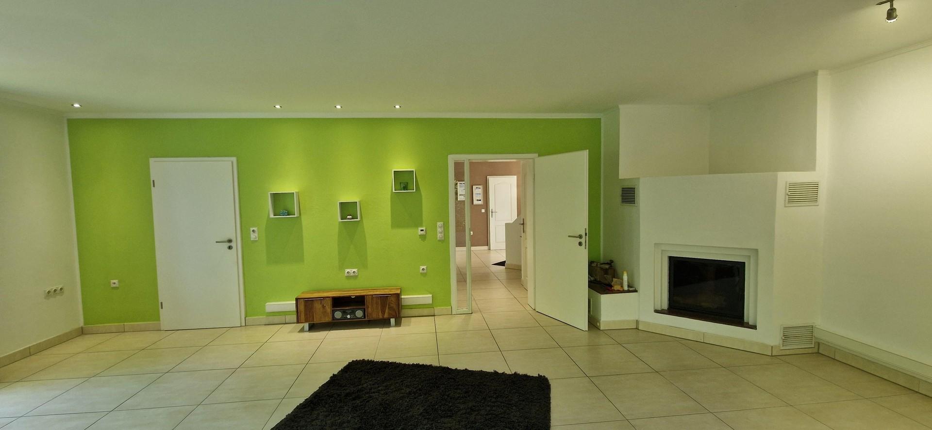 Wohnzimmer mit Kamin