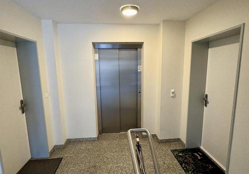 Flur / Fahrstuhl