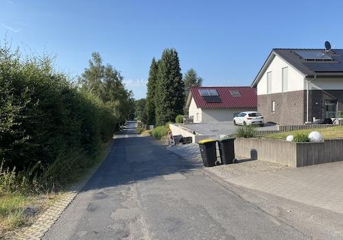 Grundstücke hinter d. Hecke