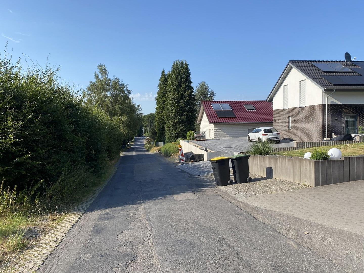 Grundstücke hinter d. Hecke