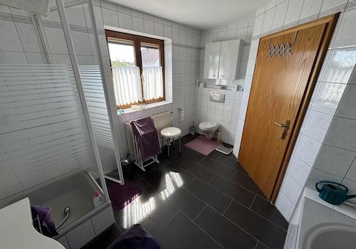 OG Badezimmer Rückseite