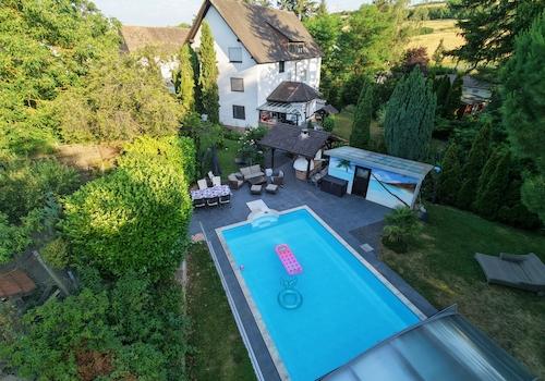 Blick auf das Haus und Garten