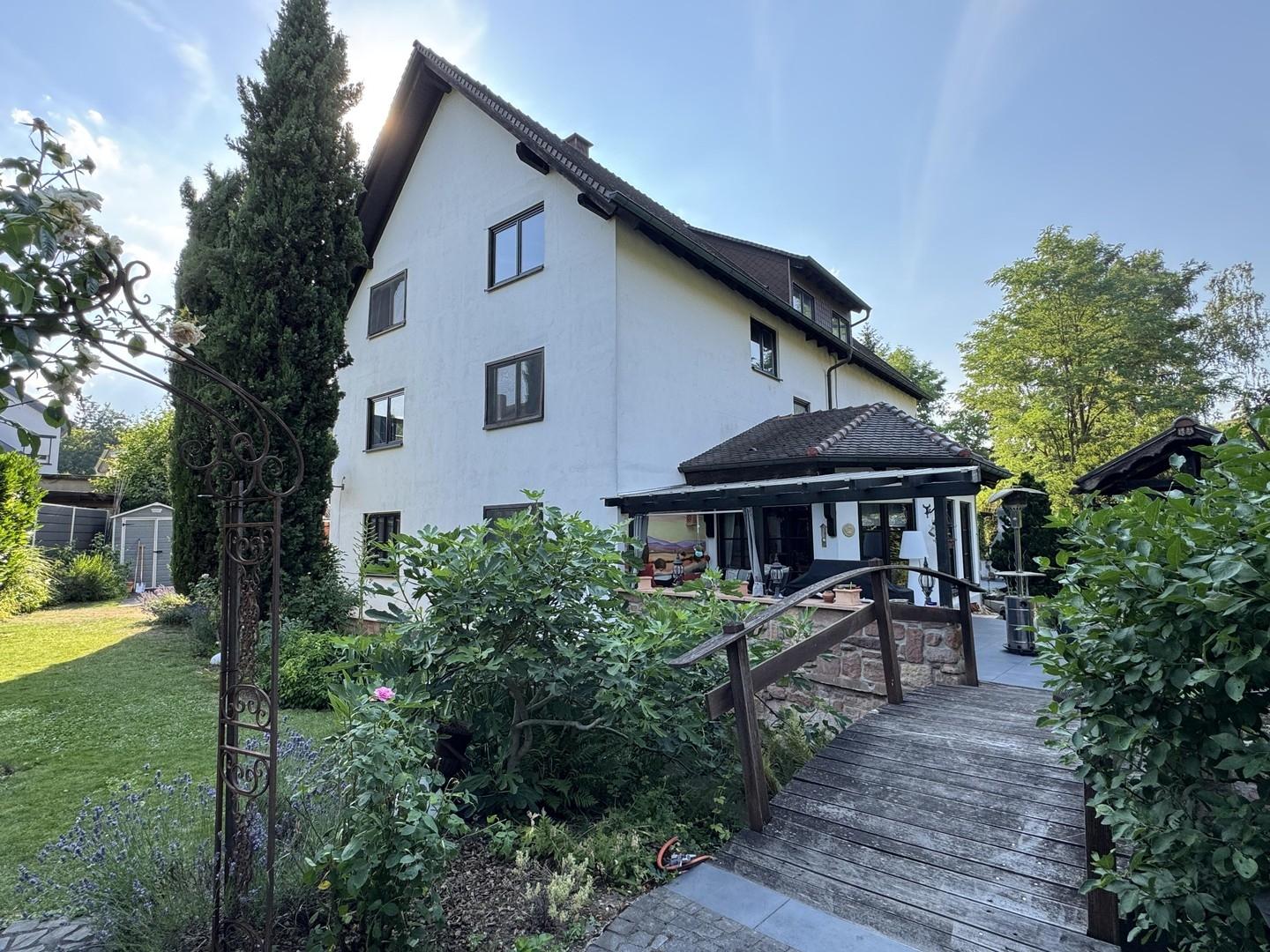 Garten und Rückansicht