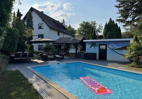Pool und Poolhaus