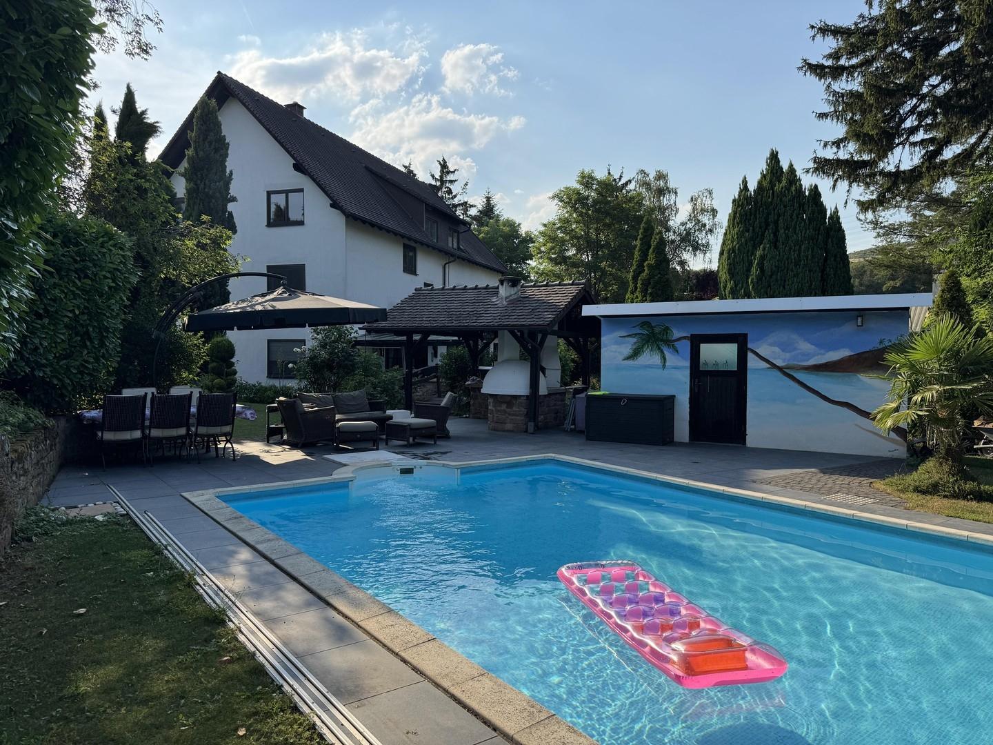 Pool und Poolhaus