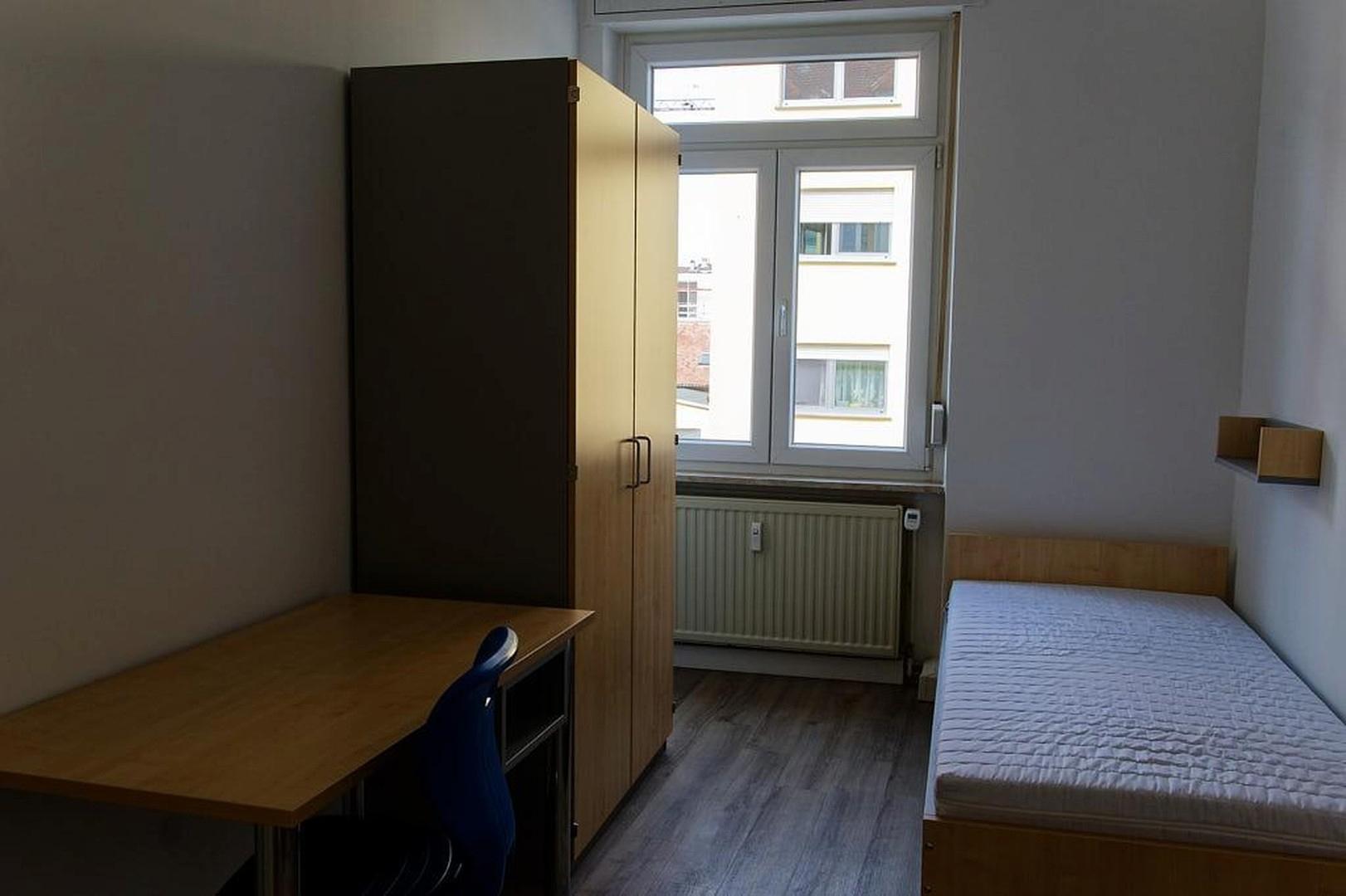Eines der Bewohnerzimmer