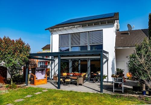 Objektansicht vom Garten aus