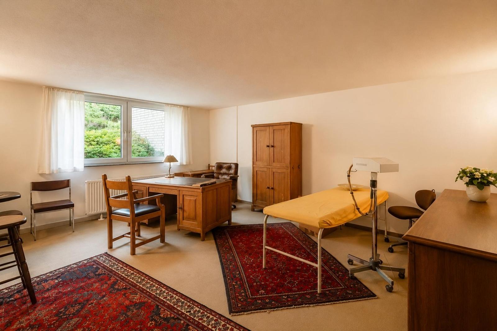 Büro KG