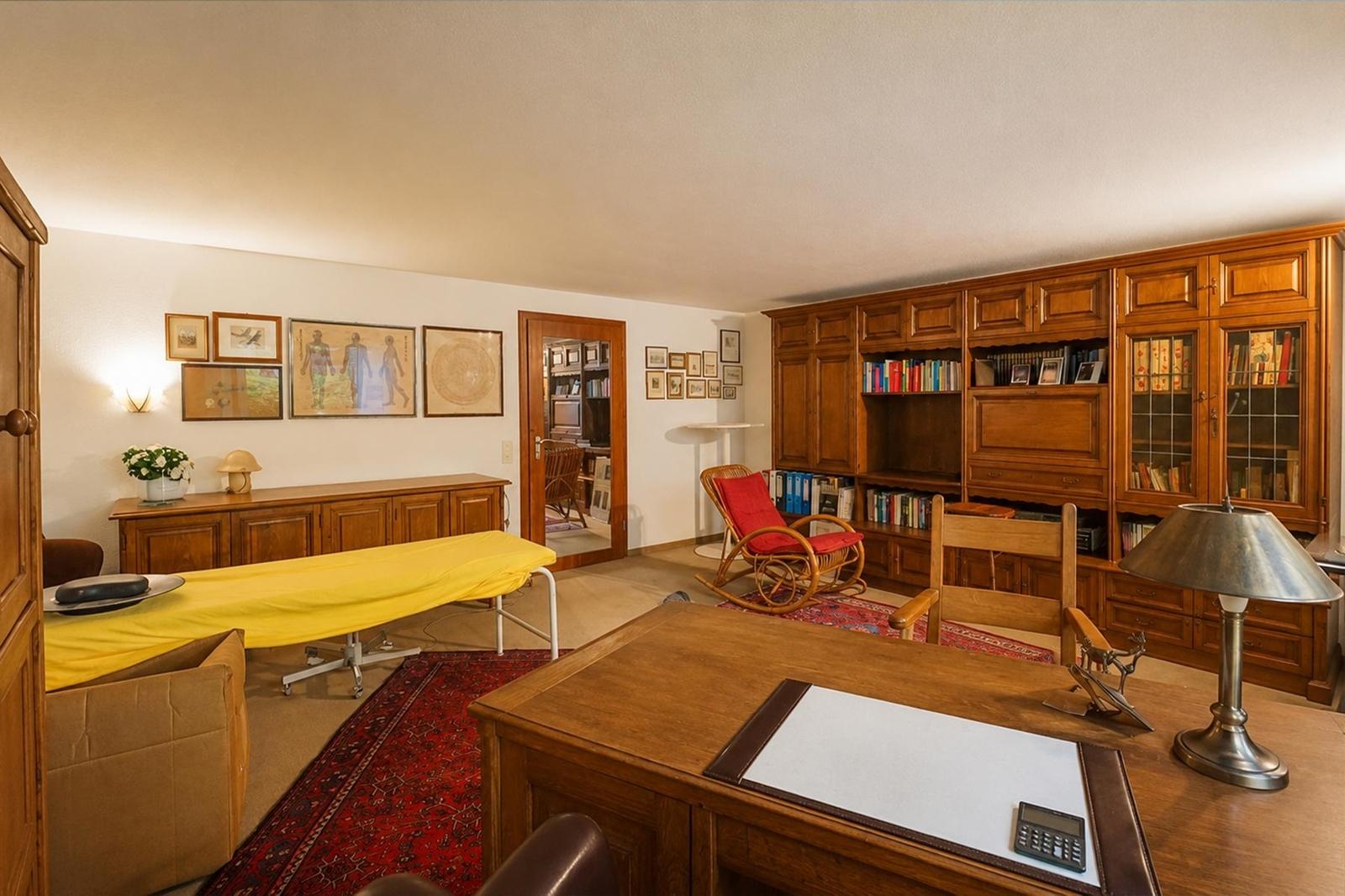 Büro KG