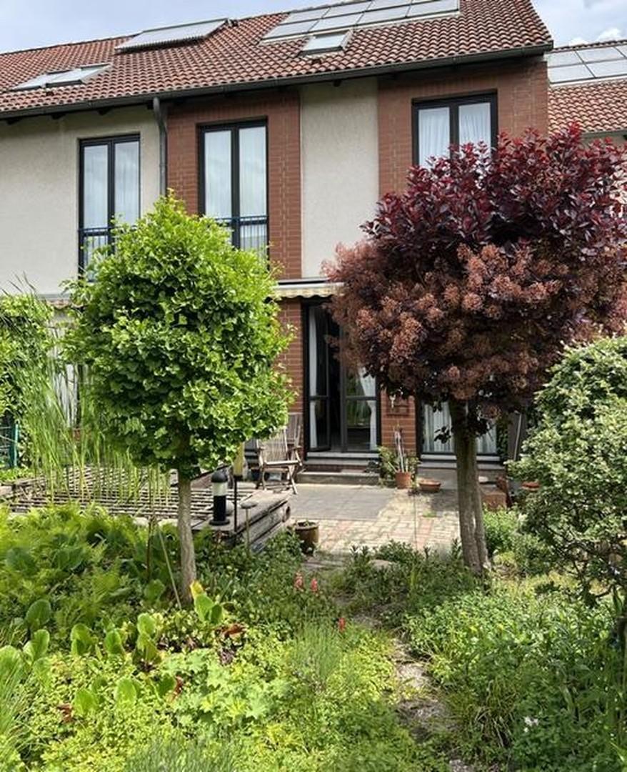 Reihenhaus vom Garten aus 