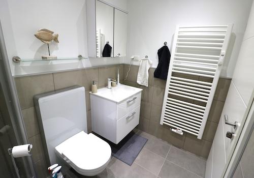 Modernes Duschbad