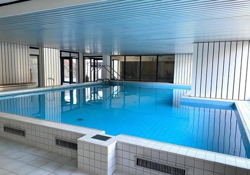 Heller Innenpool