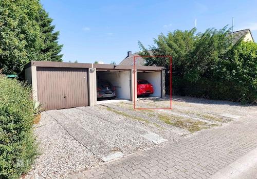 Parkplatz und Garage