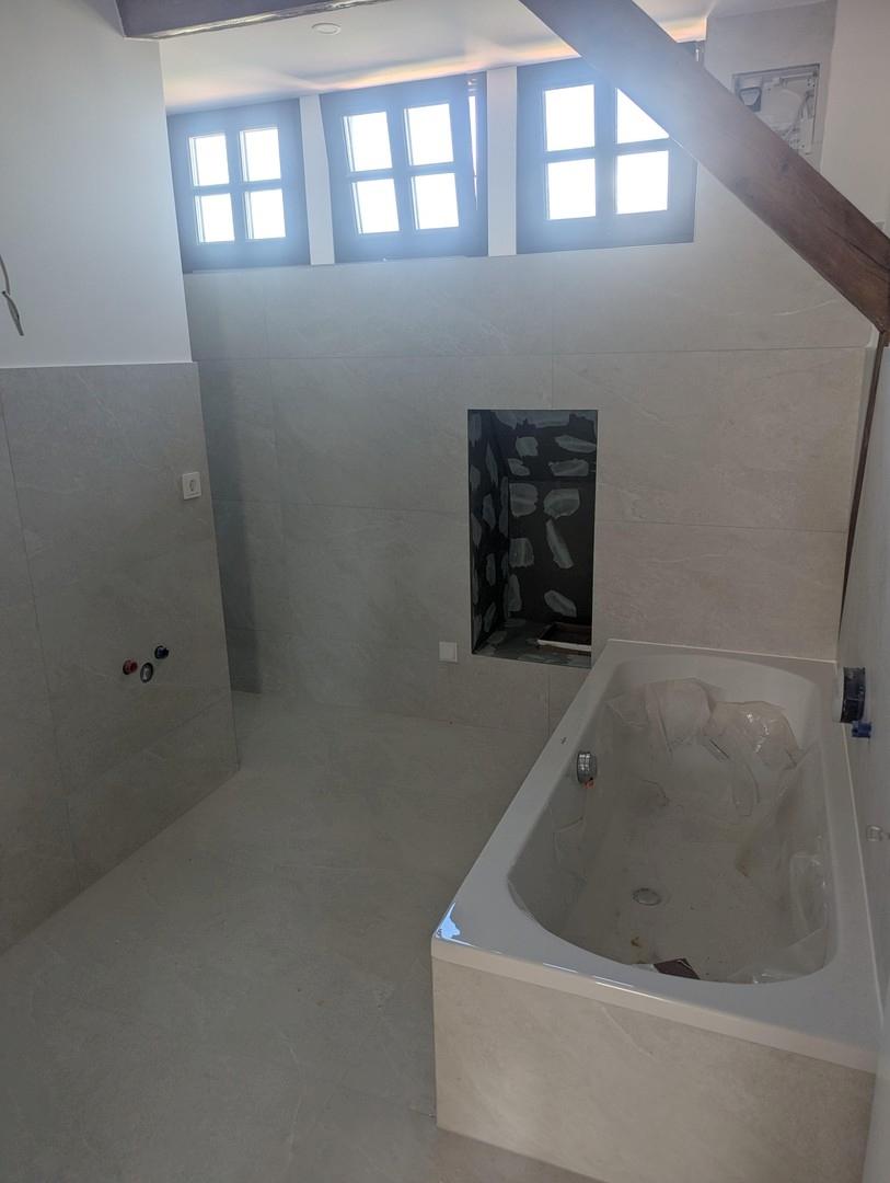 Bad mit BW, Dusche 2 WB und WC