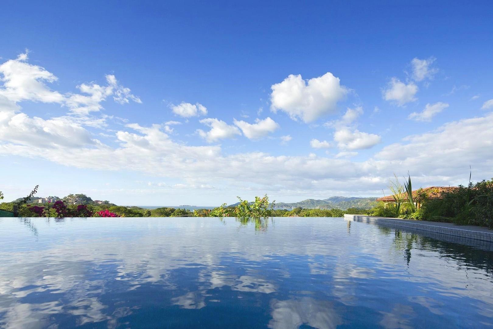 Infinity-Pool