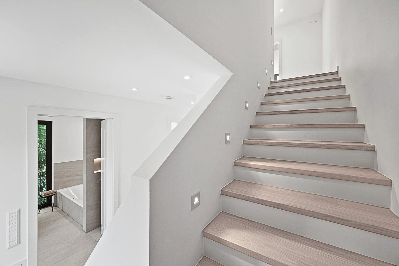 Treppen mit Stufen-Beleuchtung