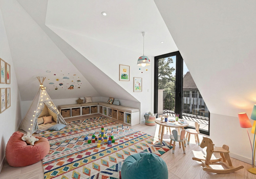 Kinderzimmer mit Balkon im DG
