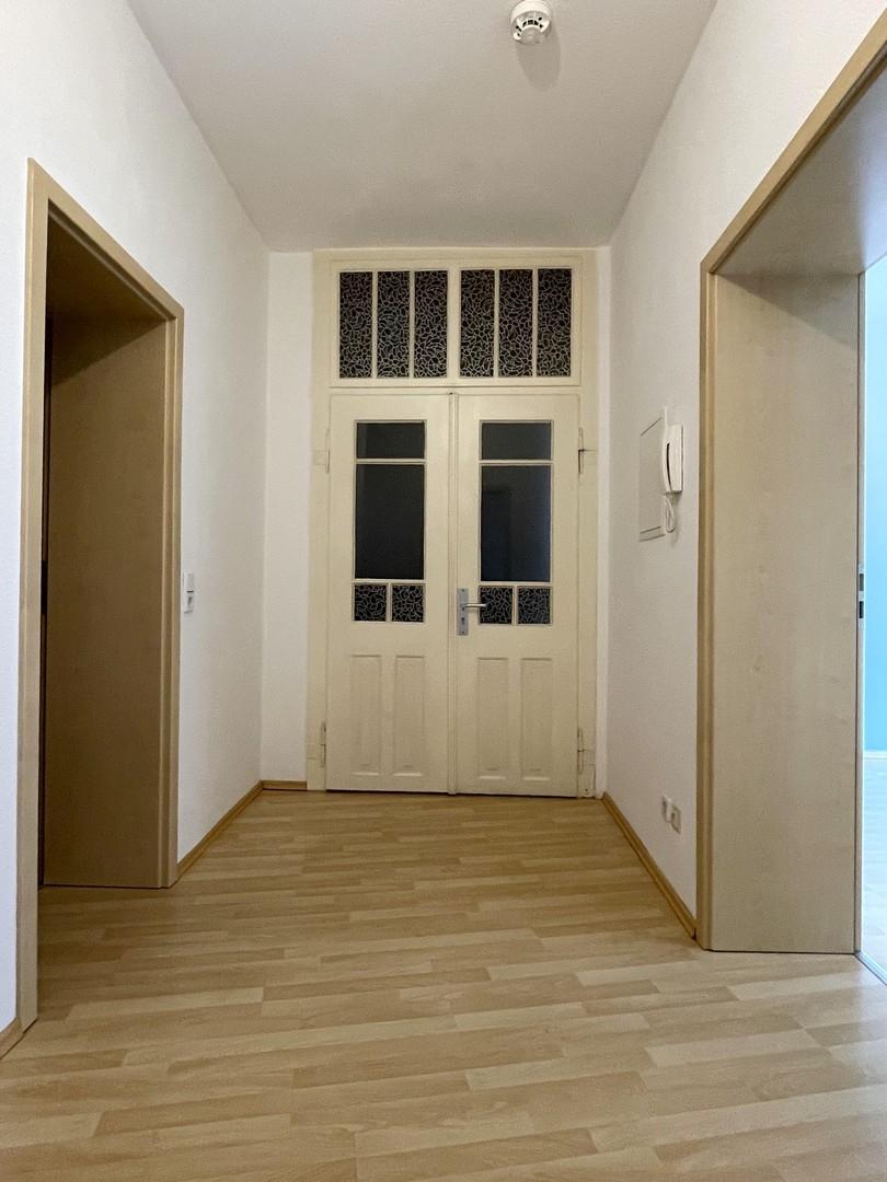 Entree mit hoher Originaltür