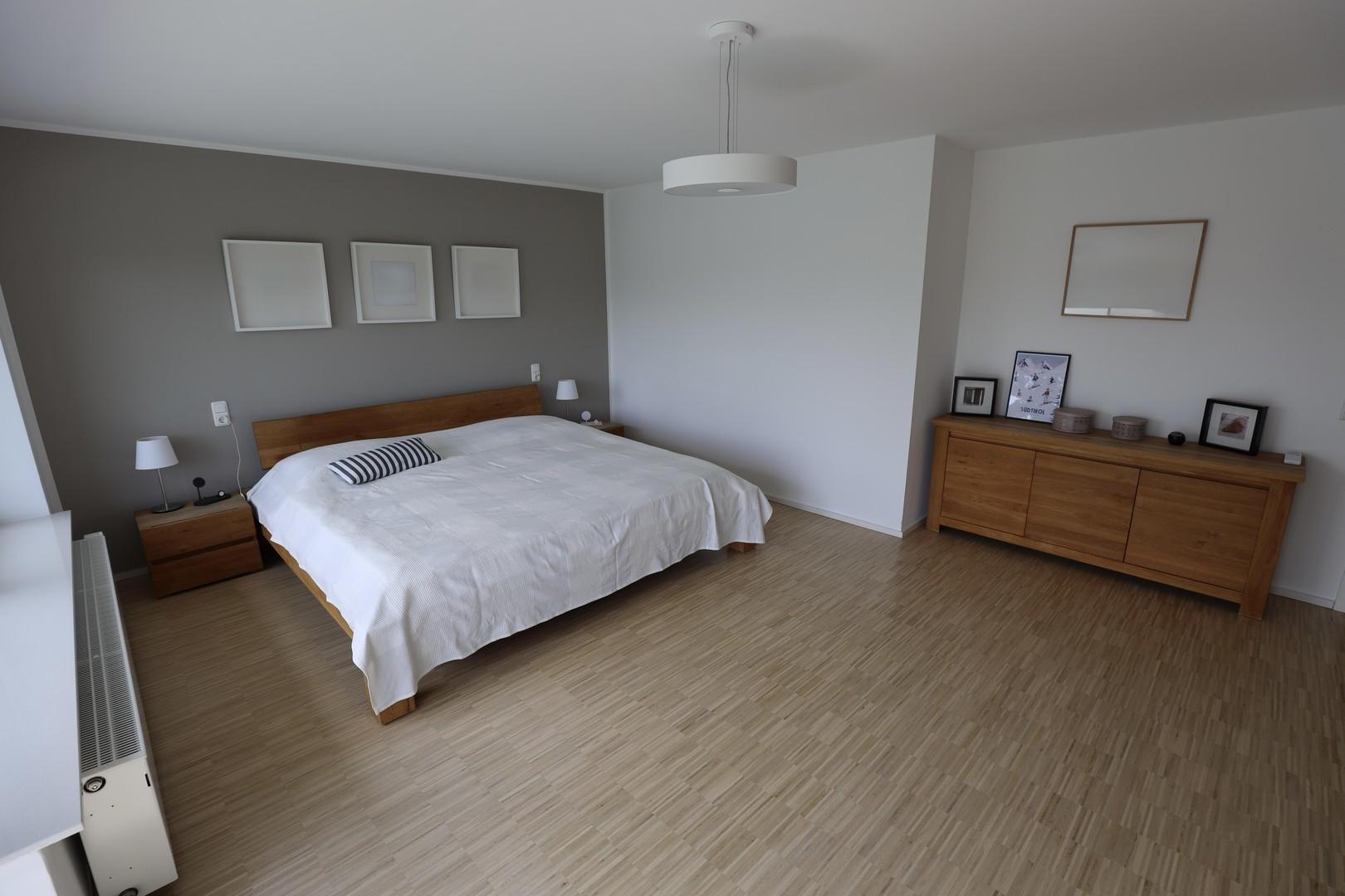 Schlafzimmer 1
