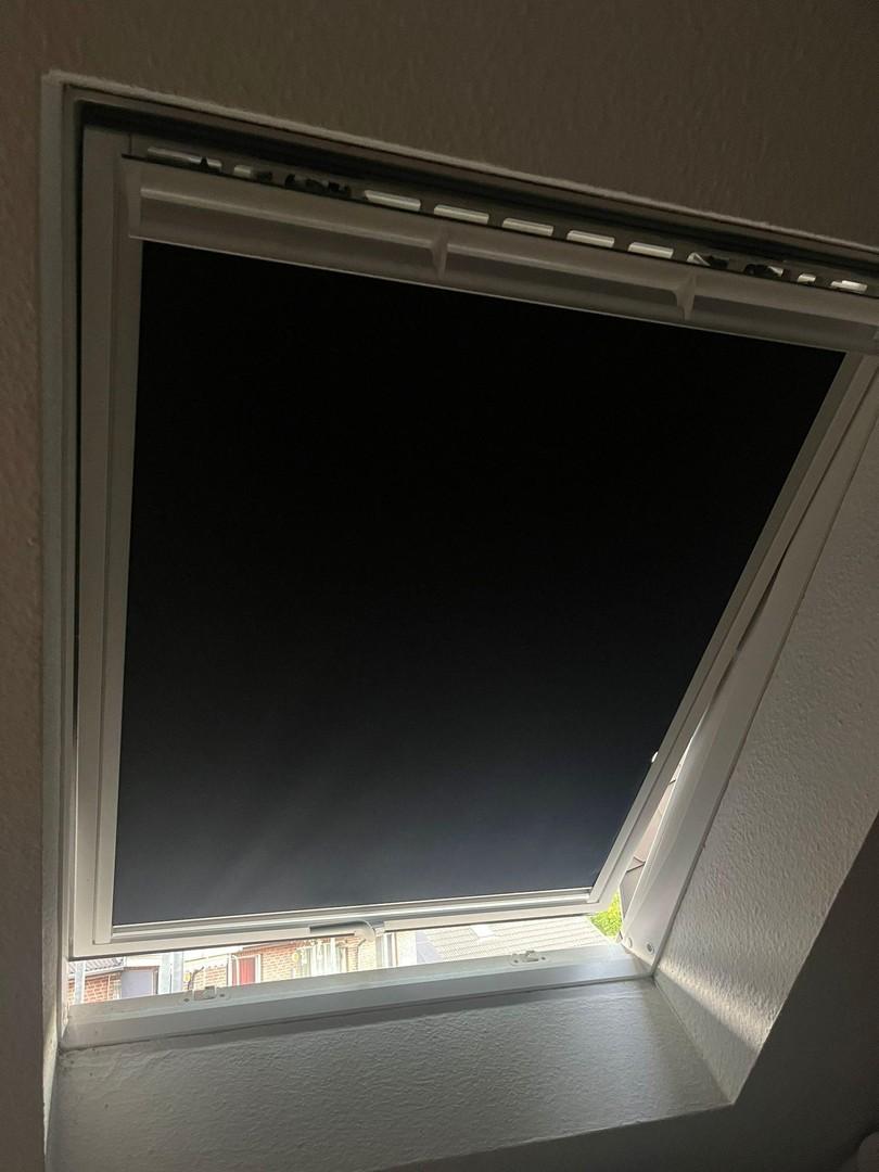 Dachfenster mit Velux-Rollo