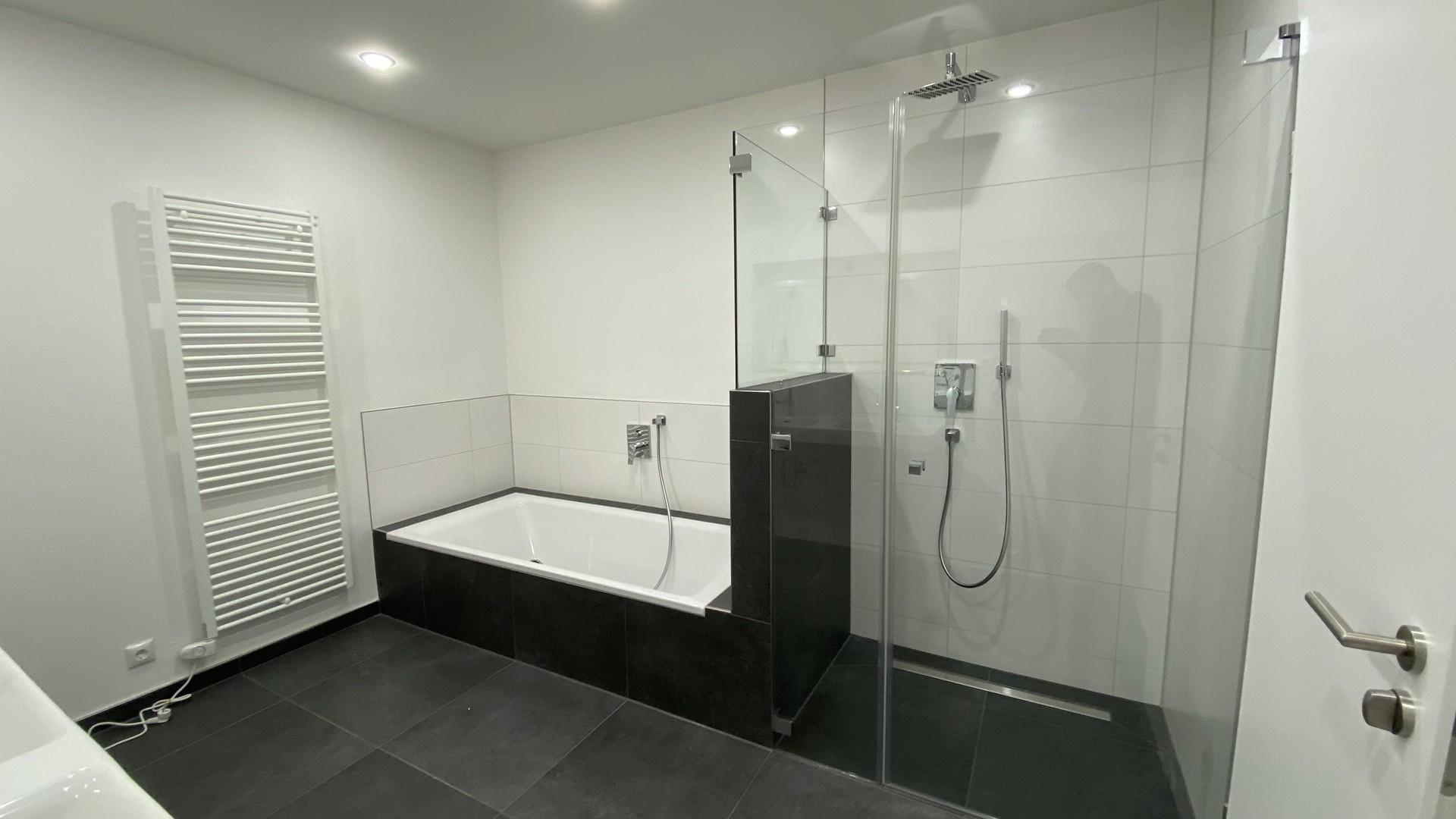 Wanne und Dusche