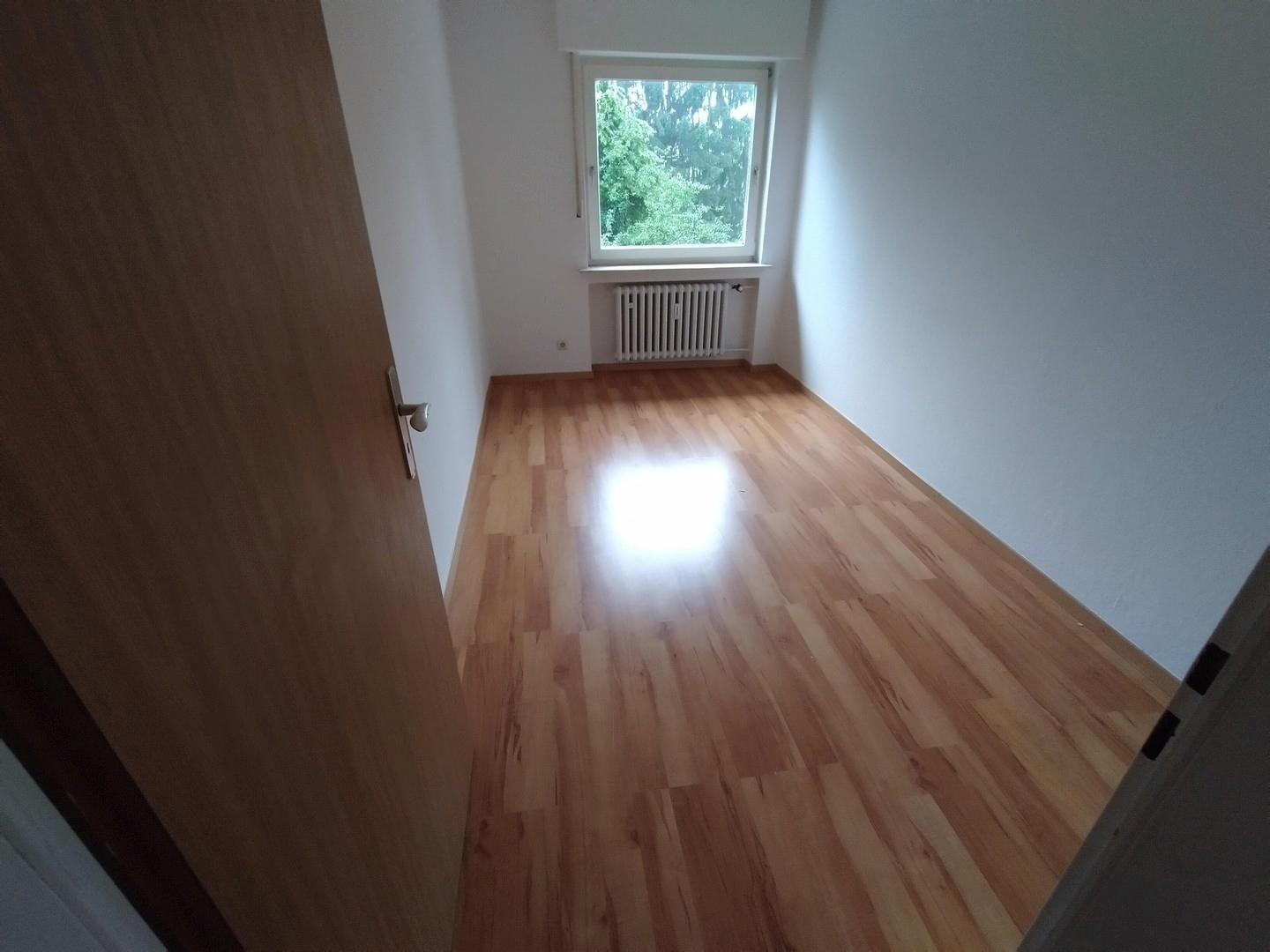 linkes Ez. Ankleide