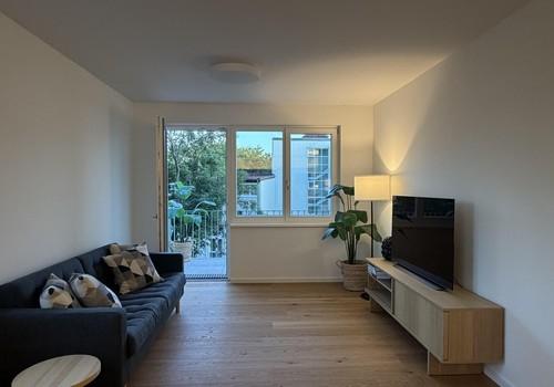 Wohnzimmer mit Balkon
