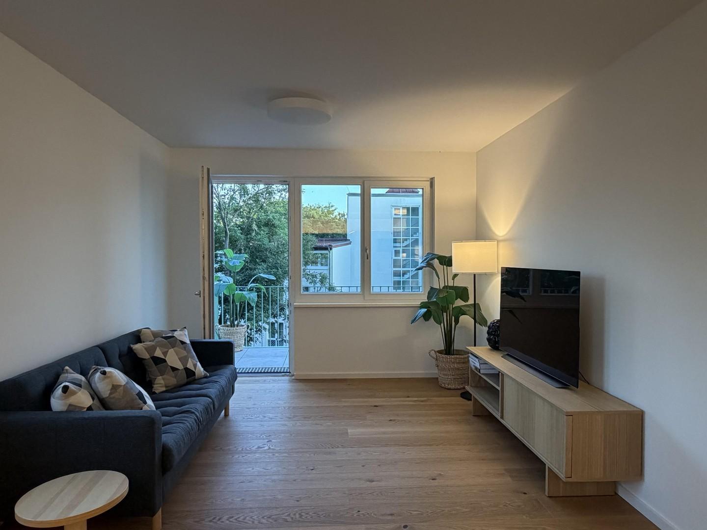 Wohnzimmer mit Balkon
