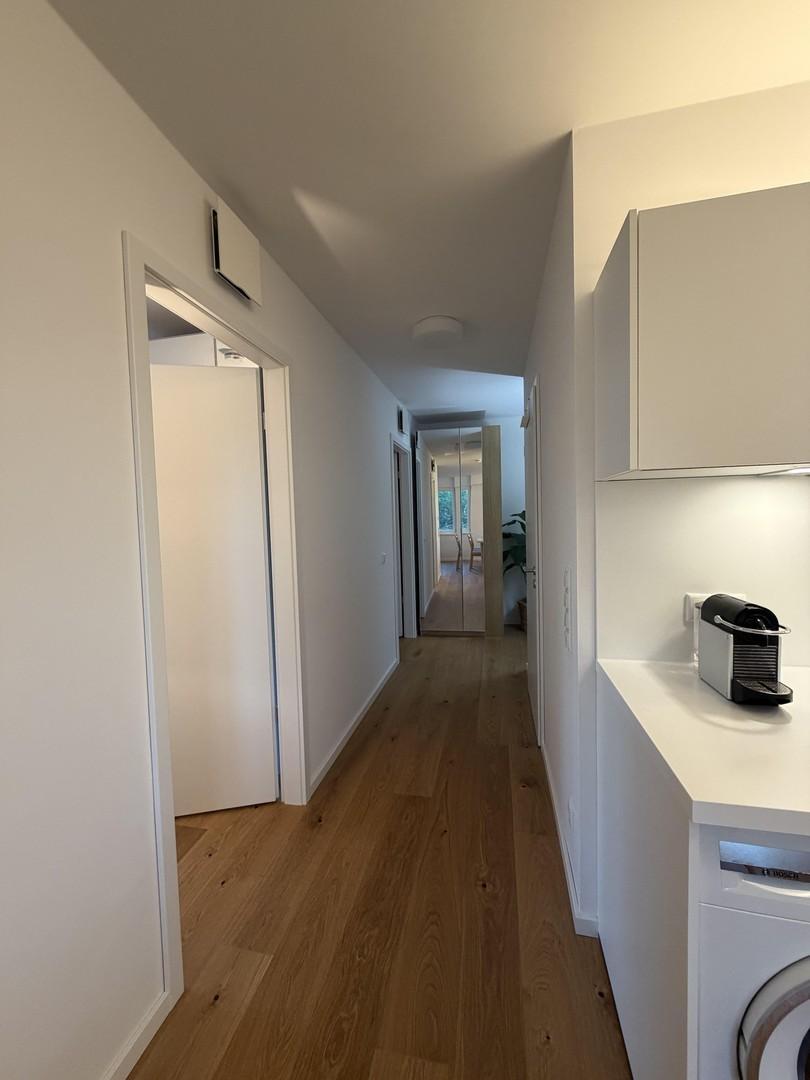 Gang mit Kleiderschrank