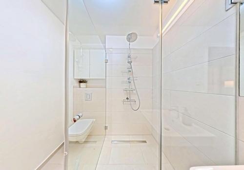 Bad: Toilette / Dusche